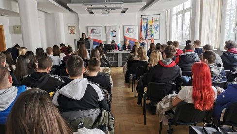 O RAZVOJU DUALNOG OBRAZOVANJA: Predstavljen projekat Ministarstva prosvete u Opštini Čukarica