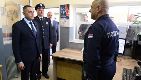 ВУЛИН У БОЈНИКУ И ЛЕБАНУ: Хоћу да све полицијске станице добију нов и модеран изглед, баш као што добија и наша држава