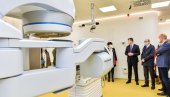 IGOR MIROVIĆ: Vojvodina prvi put dobila najsavremeniji medicinski aparat – iks nož