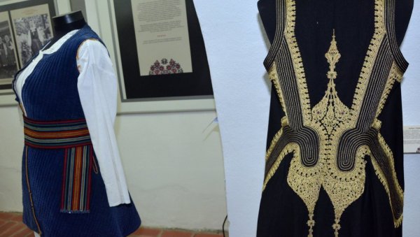 ЗУБУН ПРИПОВЕДА О ЖИВОТУ ПРЕДАКА: У Неготинском музеју Хајдук Вељка отворена изложба јединствених дугих прслука