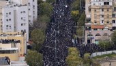 POLA MILIONA LJUDI NA SAHRANI RABINA: Neverovatni prizori u Tel Avivu (FOTO/VIDEO)