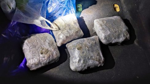 PARAĆINAC KRIO U AUTU MARIHUANU: Policija u „bmv“ kojim je M.J. upravljao pronašla 2,2 kg droge