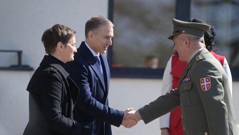 BRNABIĆEVA I STEFANOVIĆ DODELILI KLJUČEVE: Stanovi za 152 pripadnika Ministarstva odbrane i Vojske Srbije