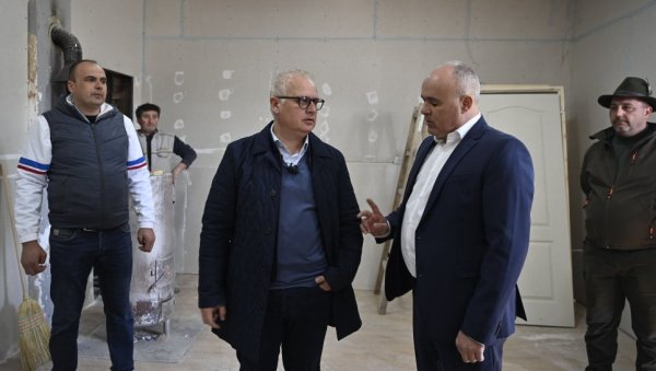 НОВИ ДОМ КУЛТУРЕ У БРЕСТОВИКУ: Горан Весић обишао завршене радове у Гроцкој