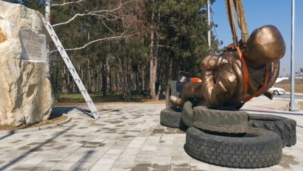 ЕКСКЛУЗИВНО: Погледајте како изгледа споменик Ђенералу Вељку Раденовићу (ФОТО/ВИДЕО)