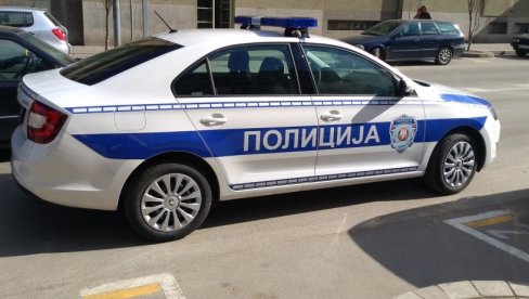 UDARAO LJUDE KAMENOM U GLAVU: Muškarac napravio haos na Čukarici - napao i policajca