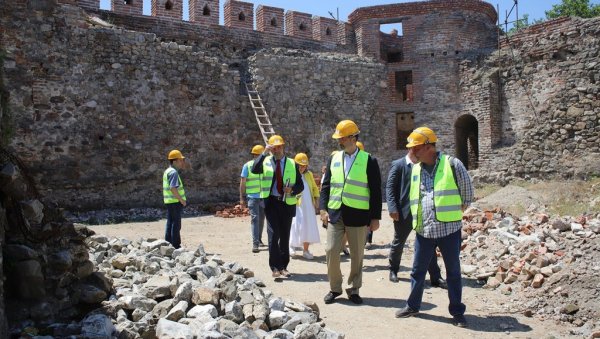 ВИРТУЕЛНА ТУРА КРОЗ ФЕТИСЛАМ: Нови садржај у галеријском холу Библиотеке Центар за културу у Кладову