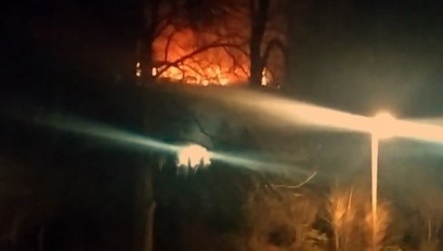 GORI DEO SRPSKE ISTORIJE: Stravične fotografije požara u Starom zdanju u Aranđelovcu (FOTO/VIDEO)
