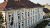 STIŽE NAMEŠTAJ ZA ŠKOLU U BELOJ CRKVI: Osmoletka Žarko Zrenjanin dobija nove klupe, stolice, ormariće