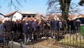 POČASNA PALJBA I JECAJI NA PRIJEDORSKOM GROBLJU: Sahranjen brutalno ubijeni načelnik Radenko Bašić