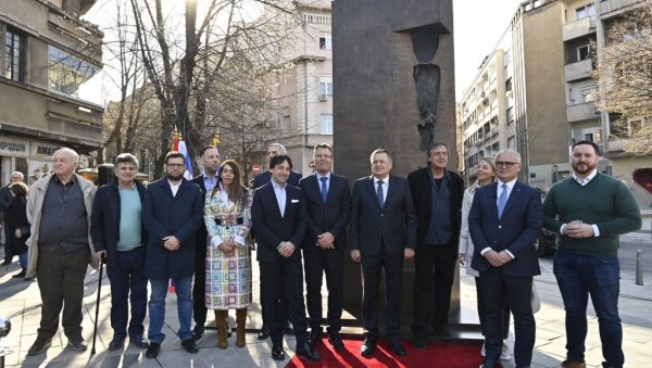 НА УГЛУ ПАЛМОТИЋЕВЕ И ЏОРЏА ВАШИНГТОНА: Откривен споменик Јернеју Копитару