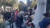 U NIKŠIĆU OBELEŽENA GODIŠNJICA NATO AGRESIJE: Gradonačelnik položio cveće na spomenik stradalim vojnicima