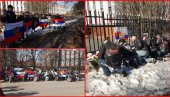 NOĆNI VUKOVI PAMTE NATO AGRESIJU: Položili vence kod srpske ambasade u Moskvi, jedna poruka je posebno potresna (FOTO)