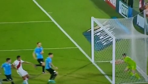 KAKO OVO NIJE GOL? Neverovatan propust sudija na utakmici Urugvaj - Peru (VIDEO)