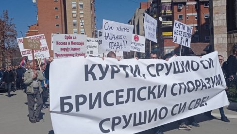 КУРТИ, СРУШИО СИ СВЕ! Срби послали јасну поруку лажном премијеру, хиљаде људи у Митровици (ФОТО/ВИДЕО)