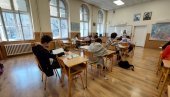 PROBA MALE MATURE: Đacima ispit iz matematike bio lak, sutra ih čekaju srpski i kombinovani test