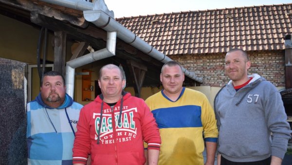 ЗАНАТЛИЈА ЗА ПРИМЕР: Каменорезац бесплатно средио споменик и гробницу песника Душана Васиљева