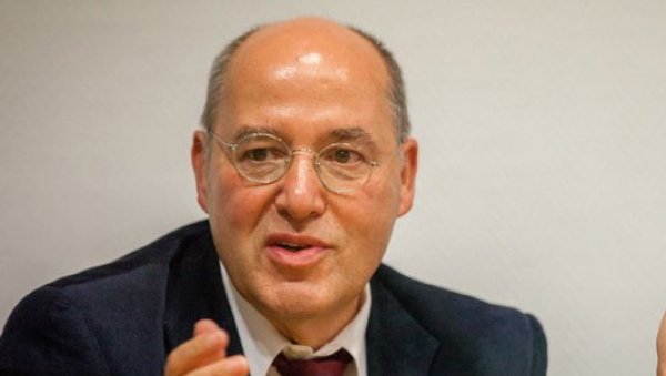 НЕОНАЦИСТИ У ЦЕЛОЈ ЕВРОПИ ШИРЕ КРИЛА У ИНСТИТУЦИЈАМА: Грегор Гизи, немачки левичар, члан Бундестага