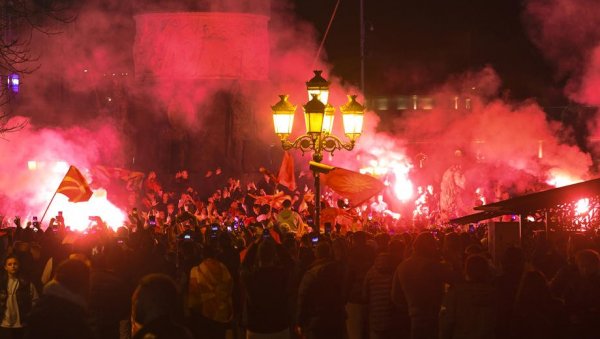 ФЕШТА У С. МАКЕДОНИЈИ: Овако су наши суседи прославили победу над Италијом (ФОТО)
