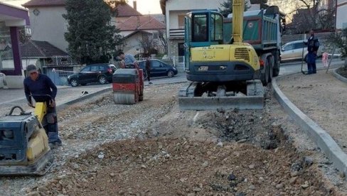 MENJAJU DOTRAJALI ASFALT U SOPOTU: U toku radovi u dve ulice u ovoj beogradskoj opštini