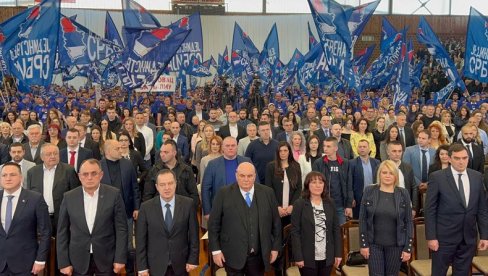 ЦИЉ ДА СА СНС ИМАМО 170 МЕСТА: Лидери Социјалиста и Јединствене Србије у Јагодини на предизборном митингу