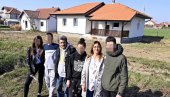 УСЕЛИЛИ СЕ БУЛОВИЋИ: Шесточланој породици у Бечмену уручени кључеви новоизграђене куће