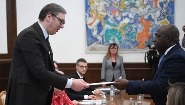 ВУЧИЋ СА АНТОНИОМ: Председник се састао са министром спољних послова Анголе