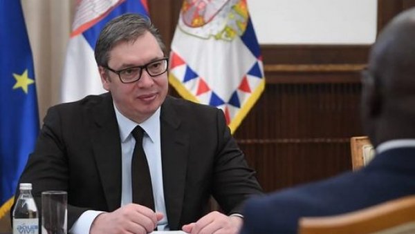ВУЧИЋ ЧЕСТИТАО ГОЛОБУ: Уверен сам да ће Србија и Словенија наставити да унапређују политичке односе