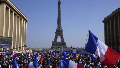 FRANCUZI HOĆE DA BUDU SVOJI NA SVOME: 100.000 ljudi na mitingu Erika Zemura na pariskom Trgu Trokadero