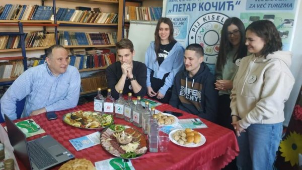 ОСВОЈИЛИ ДВА СРЕБРА НА ТАКМИЧЕЊУ: Успех зворничке средње школе Петар Кочић у Словенији