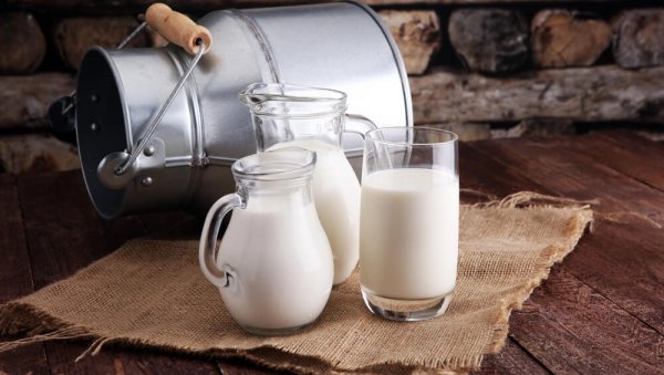 ДОГОВОРЕНЕ ВЕЋЕ СУБВЕНЦИЈЕ: Премијерка, министри, произвођачи и прерађивачи млека јуче први пут за истим столом