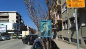POŽAREVAC NE ZABORAVLJA SLOBU: Slika Miloševića na drvetu u centru grada