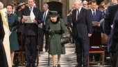 ПЕТ МЕСЕЦИ НИЈЕ БИЛА У ЈАВНОСТИ: Спекулисало се много о њеном здрављу, ево како изгледа краљица Елизабета (ФОТО)