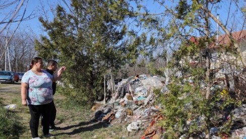 ПЛАЦ ПРИВАТАН, СМЕЋЕ НИЧИЈЕ: Мука мештана Српског шора у Суботици са дивљом депонијом