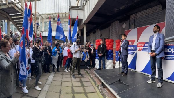 ЗАЈЕДНО ЗА НАШУ СРБИЈУ: Ана Брнабић и Александар Шапић са грађанима Миријева