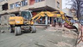 POČELI RADOVI: Ulica Moša Pijade u Leskovcu dobija nove trotoare