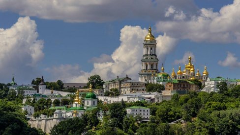ULTIMATUM MONASIMA KIJEVSKO-PEČERSKE LAVRE ISTIČE: Na stotine vernika Ukrajinske pravoslavne crkve okupilo se na molitvi