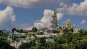 ULTIMATUM MONASIMA KIJEVSKO-PEČERSKE LAVRE ISTIČE: Na stotine vernika Ukrajinske pravoslavne crkve okupilo se na molitvi