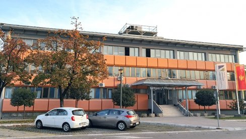 REFORMA SPREČAVA ODLIV LEKARA  Privatni sektor ozbiljno preti javnom zdravstavenom sistemu u Crnoj Gori