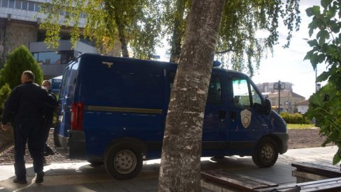 ВИТЛАО САТАРОМ ИСПРЕД ТРЖНОГ ЦЕНТРА: Полиција у Крушевцу ухапсила мушкарца - одређено му задржавање