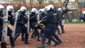 PONOSAN SAM NA VAS: Ministar Aleksandar Vulin prisustvovao redovnoj obuci najmlađih pripadnika Policijske brigade