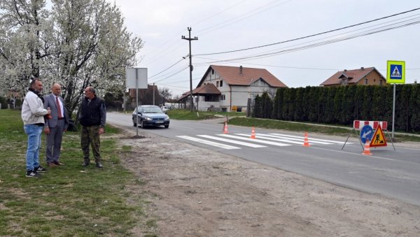 БЕЗБЕДНОСТ НА ПРВОМ МЕСТУ: Постављен нов пешачки прелаз у Сурчину