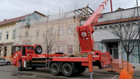 NOVI KROV ZA KARAĐORĐEVO KONAČIŠTE: Nastavljena rekonstrukcija zgrade Kod dva pištolja u Vršcu