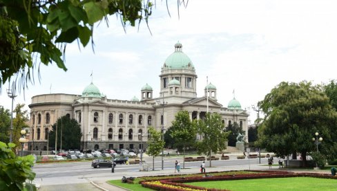 JEDANAESTORO KONKURIŠE ZA JEDAN MANDAT: Srbija sutra bira predsednika, novi saziv Skupštine i vlast u 14 mesta
