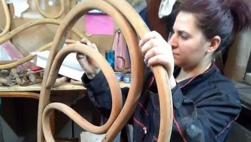ЛЕА ВРАЋА ЖИВОТ СТАРОМ НАМЕШТАЈУ: Млада Суботичанка се већ годинама бави рестаурацијом, планира да ускоро отвори сопствену радионицу