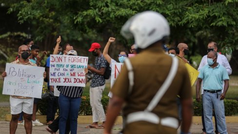 УВЕДЕНО ВАНРЕДНО СТАЊЕ: Шри Ланка пропада због унутрашњих немира