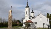 MANASTIR JASENOVAC ZASIJAO PUNIM SJAJEM: Pogledajte kako izgleda crkva koja je obnovljena zahvaljujući Vučiću i patrijarhu Porfiriju (FOTO)