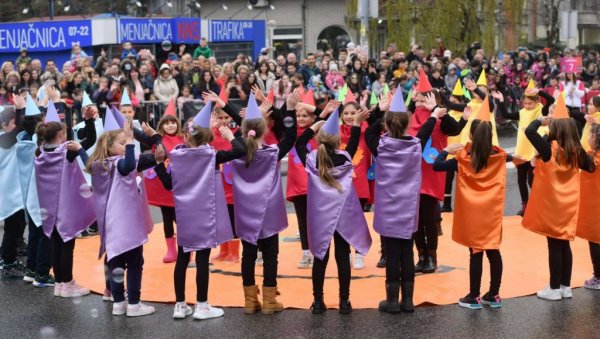КАРНЕВАЛ СЕ ВРАТИО: После две године паузе, одржана традиционална манифестација у Раковици