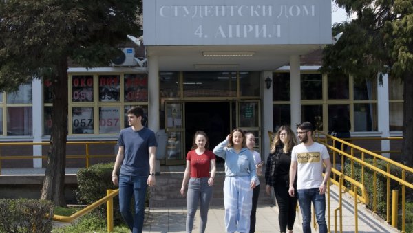 АКАДЕМЦИ ОПЕТ КАО ПОРОДИЦА: Новости у посети студентима у дому 4.  април на београдском Вождовцу,  уочи њиховог дана