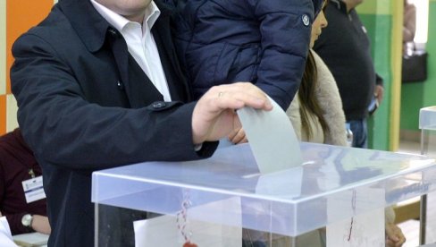 MRTVA TRKA IZMEĐU JANŠE I GOLOBA: U Sloveniji danas parlamentarni izbori
